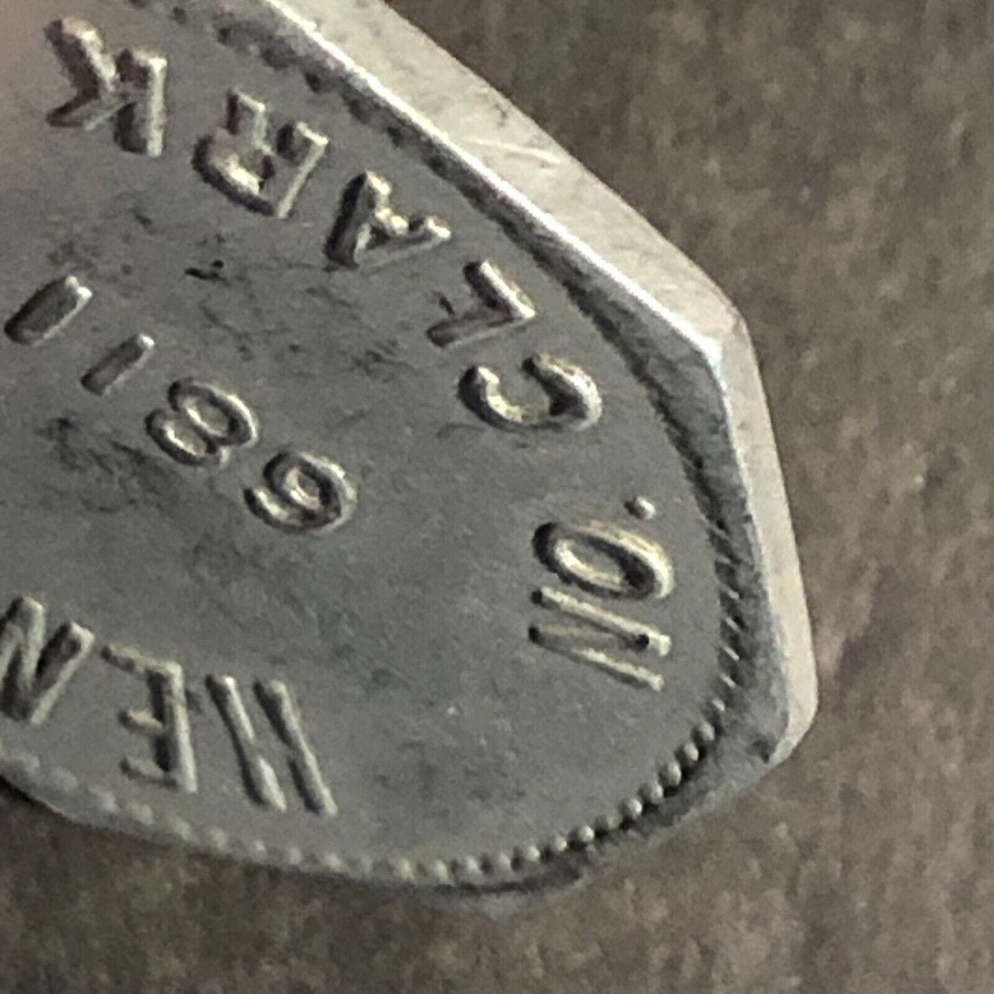 Henry's 6811 No. Clark St (Chicago) Alum. G/F 5c Trade Token Hexagon - 23mm