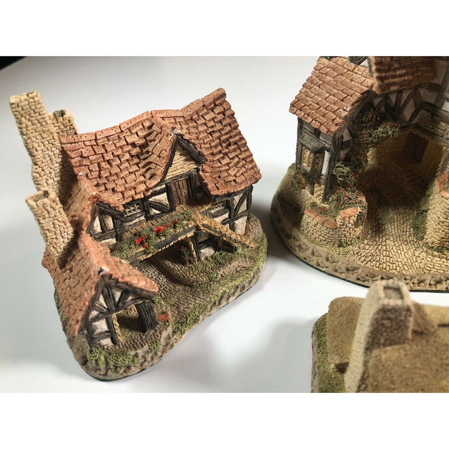 Group Of 4 David Winter Squires Hall The Bothy Meadow Bank Cottages Miniatures