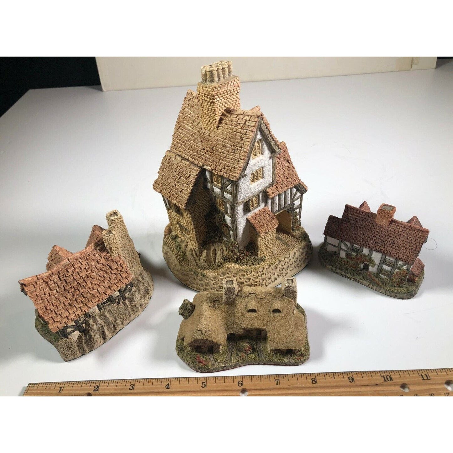 Group Of 4 David Winter Squires Hall The Bothy Meadow Bank Cottages Miniatures