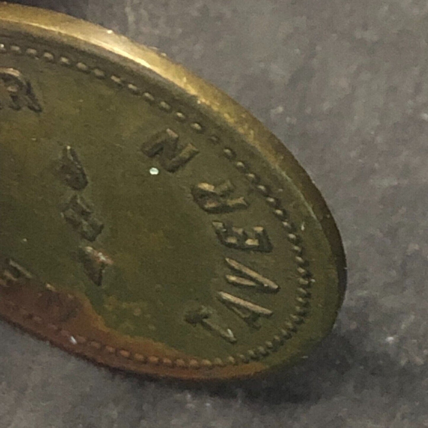 New Yorker Tavern G/F 10¢ Trade Token Brass 23mm Scarce