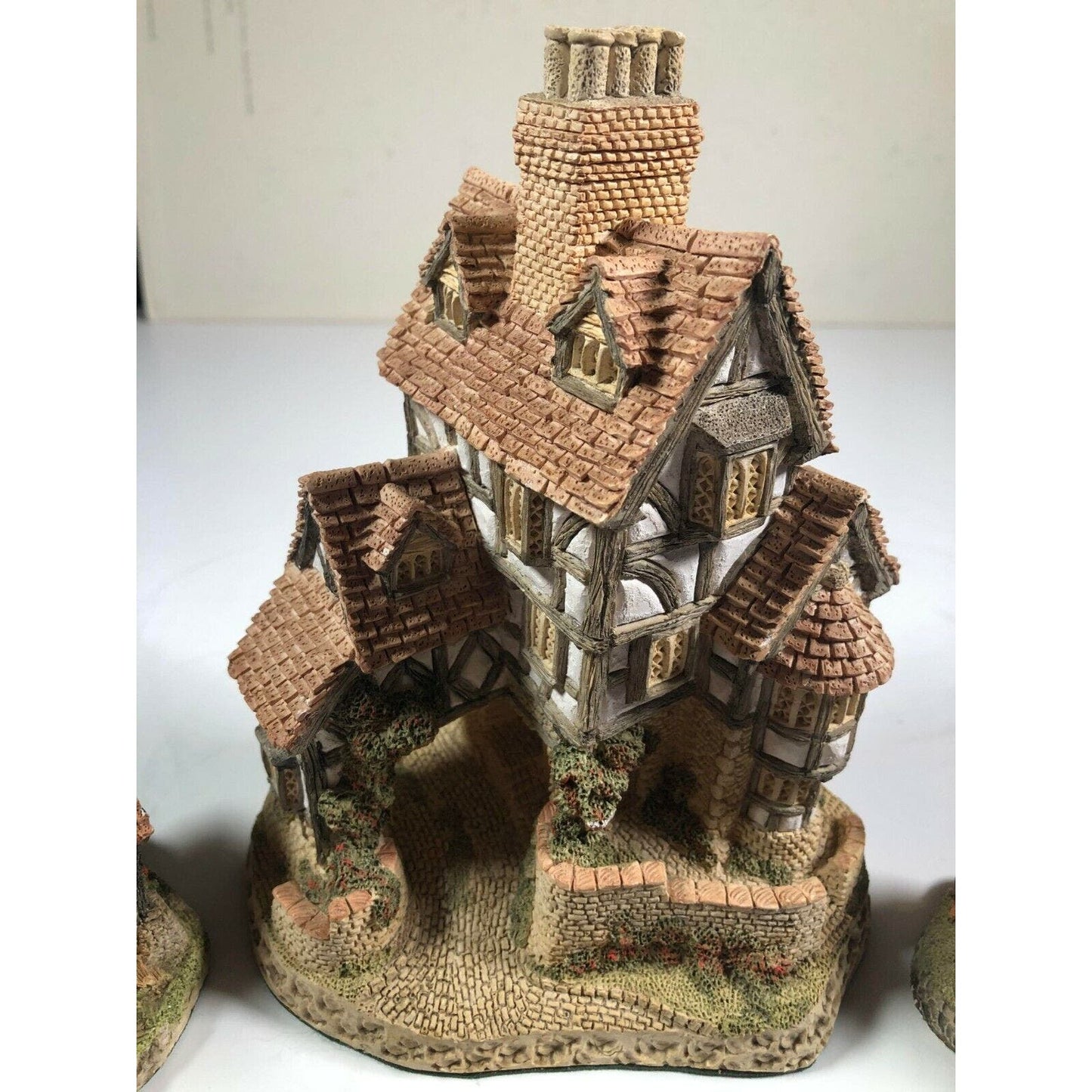 Group Of 4 David Winter Squires Hall The Bothy Meadow Bank Cottages Miniatures
