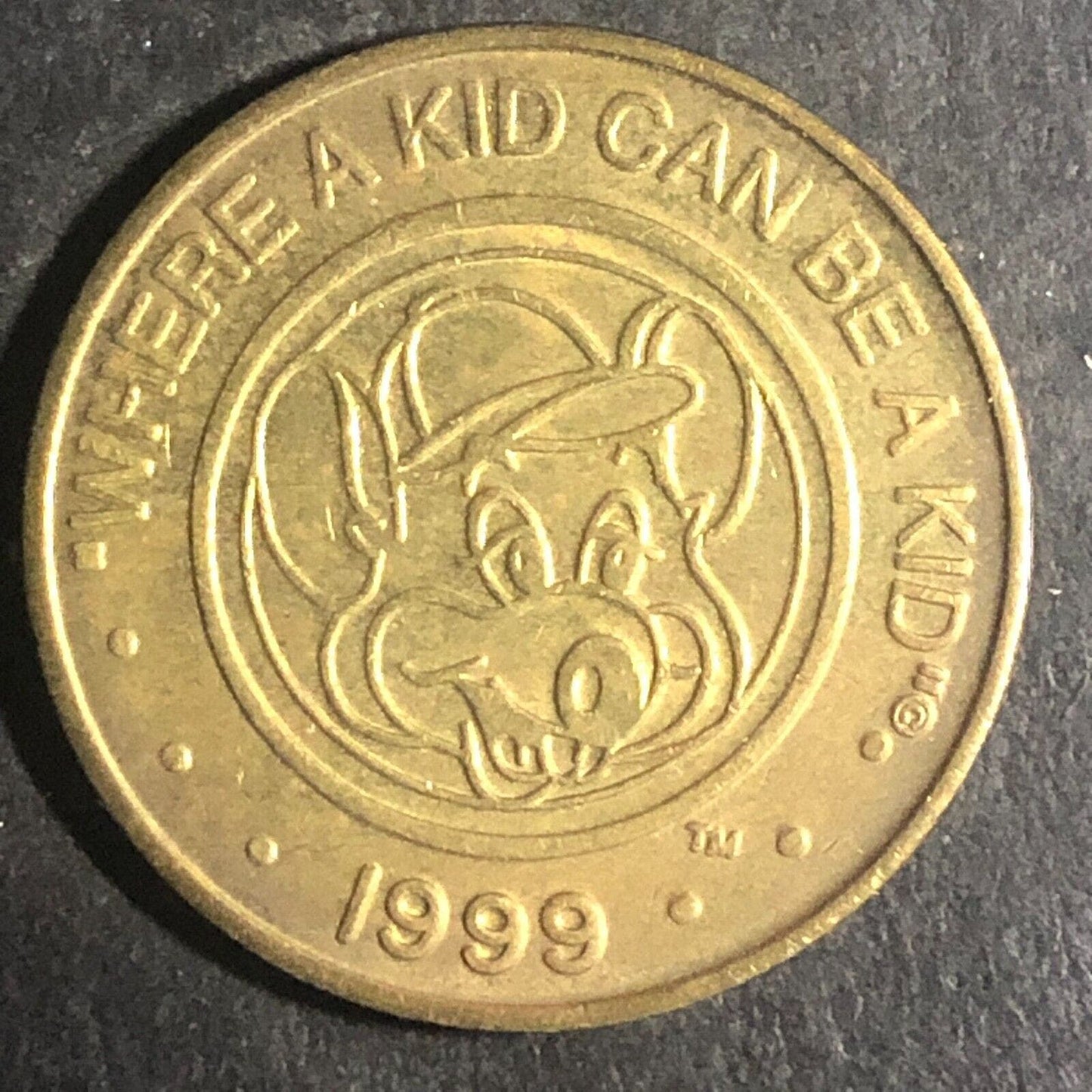 Chuck E. Cheese Brass 25c Arcade Token 1999 25mm