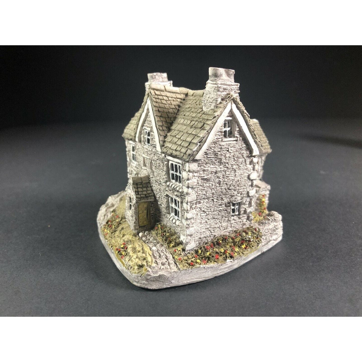 Lilliput Lane Lakeside House Miniature