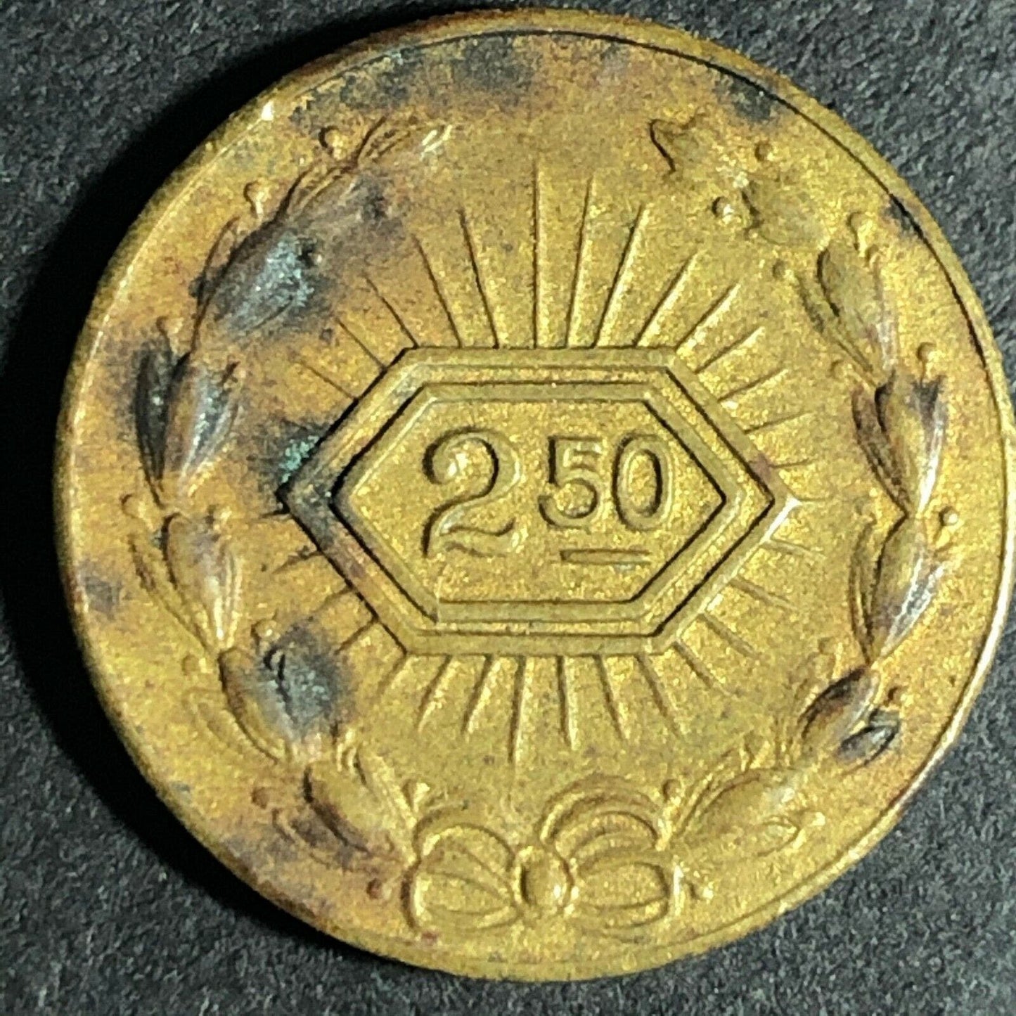 17.64mm Brass "2.50" Radiant Wreath Gaming Counter / Token - Fauver Collection