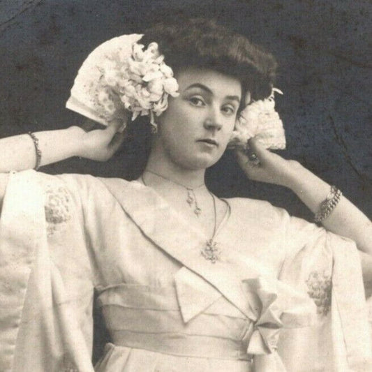 c1910 Vintage Russian RPPC* Theatre / Stage / Screen Actress Postcard (4310)