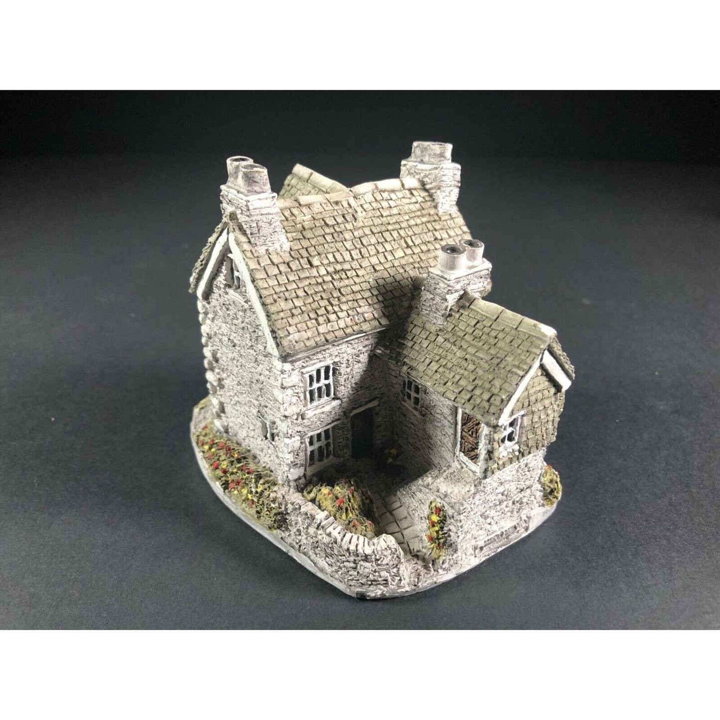 Lilliput Lane Lakeside House Miniature