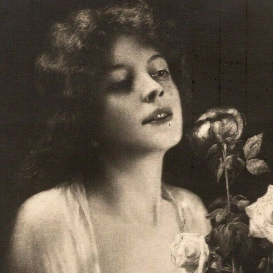 c1910 Vintage Russian RPPC* Theatre / Stage / Screen Actress Postcard (4354)