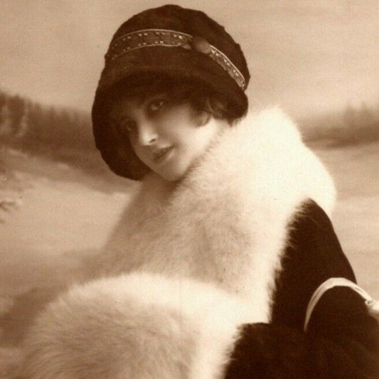 c1910 Vintage Russian RPPC* Theatre / Stage / Screen Actress Postcard (4397)