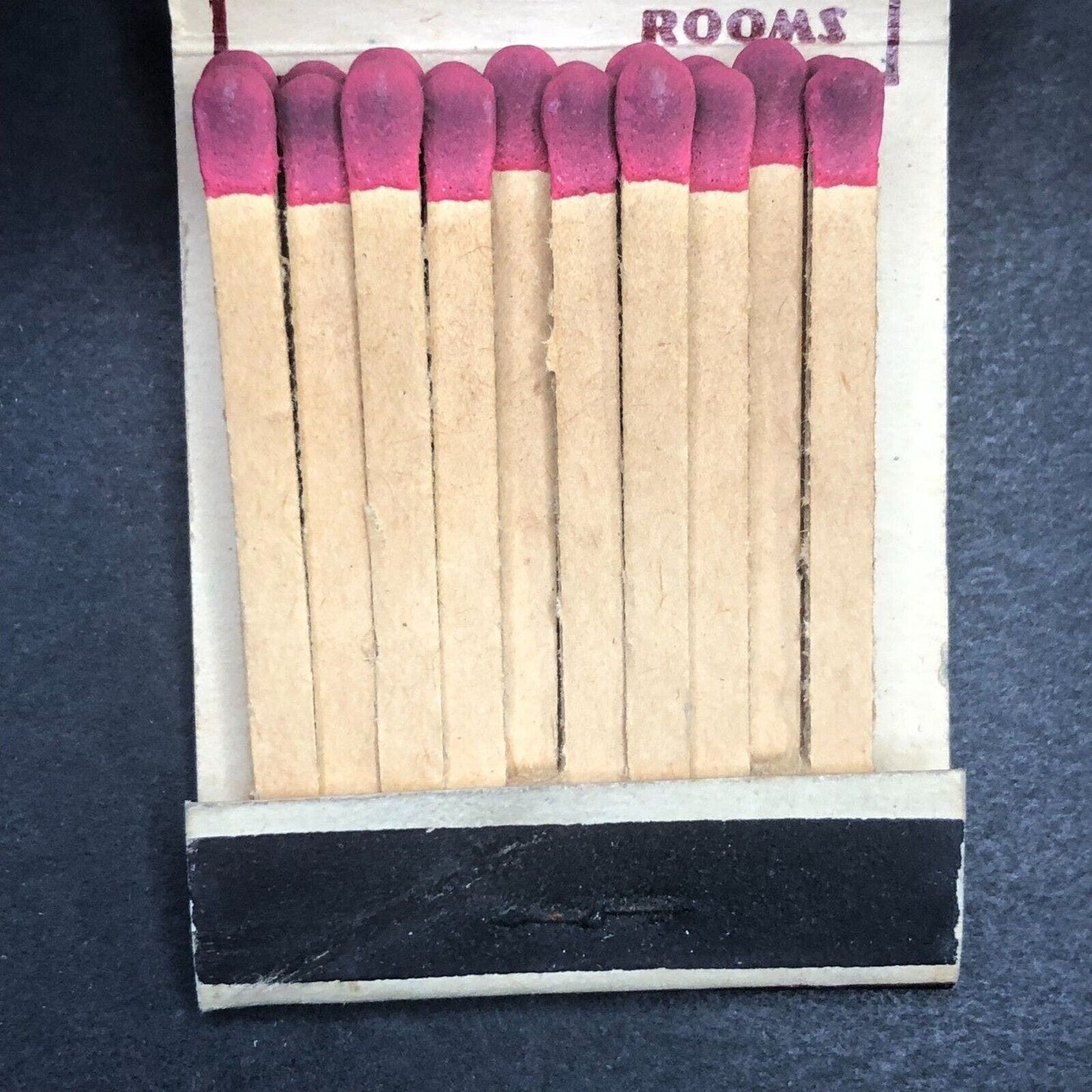 Hotel Pickwick Arms NYC Mostly Full (-2) Matchbook c1964 World's Fair Scarce