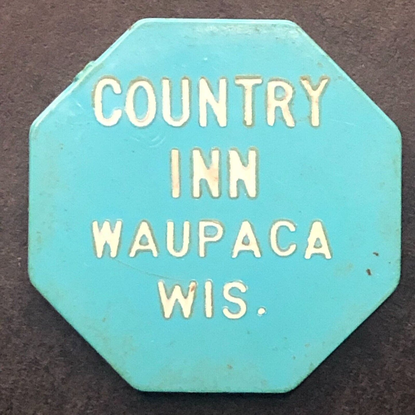 Waupaca, WI "Country Inn" Plastic G/F Bottle Beer Trade Token - c1960's-70's