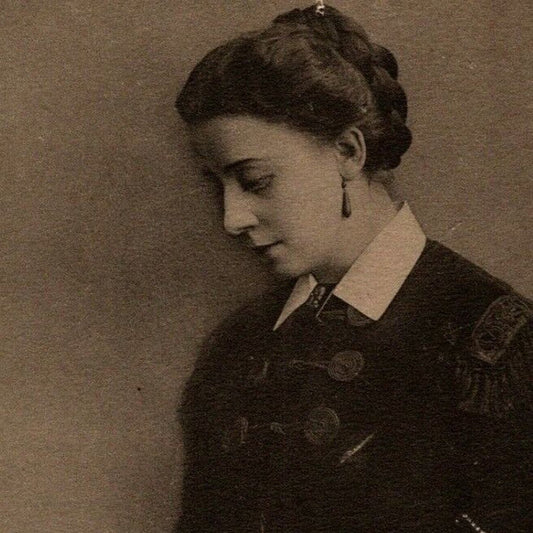 c1910 Vintage Russian Art Theatre / Stage / Screen Actress Postcard (4362)
