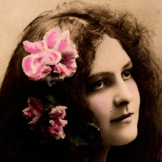 c1912 Vintage Russian RPPC* Theatre / Stage / Screen Actress Postcard (4371)