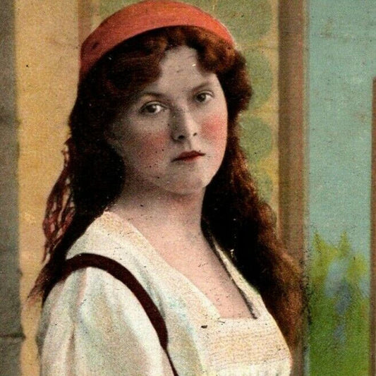 c1910 Vintage Russian Art Theatre / Stage / Screen Actress Postcard (4305)