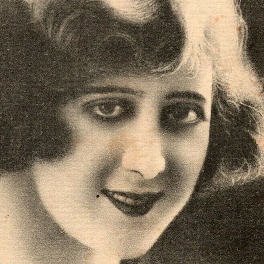 c1912 Vintage Russian Theatre / Stage / Film Actress Postcard (4244)