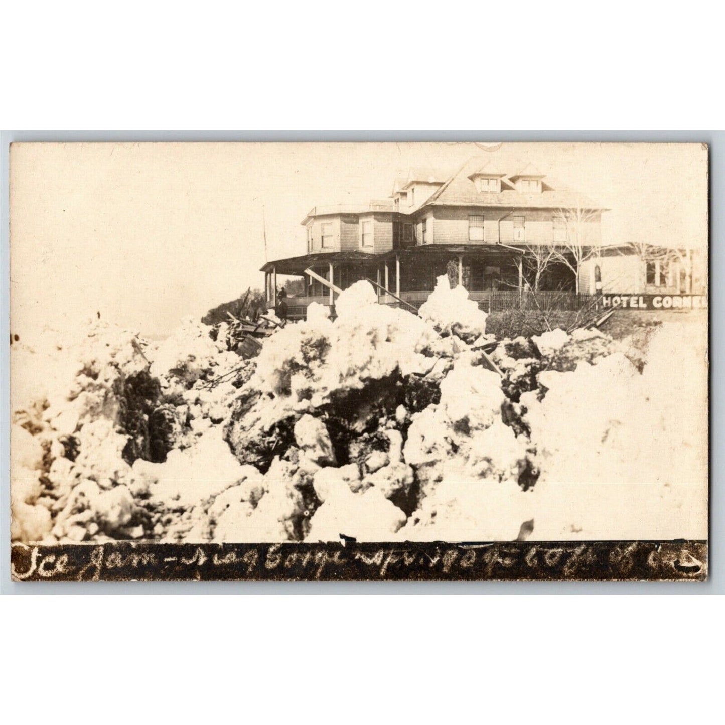 Vintage RPPC Postcard c1909 - Ice Jam Near Hotel (Niagara Falls?)