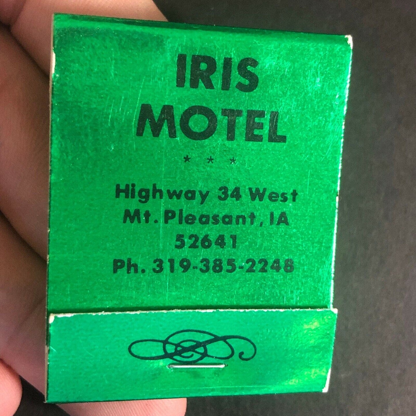 Scarce Vintage c1970's-80's Mostly Full Matchbook "Iris Motel" Mt. Pleasant, IA