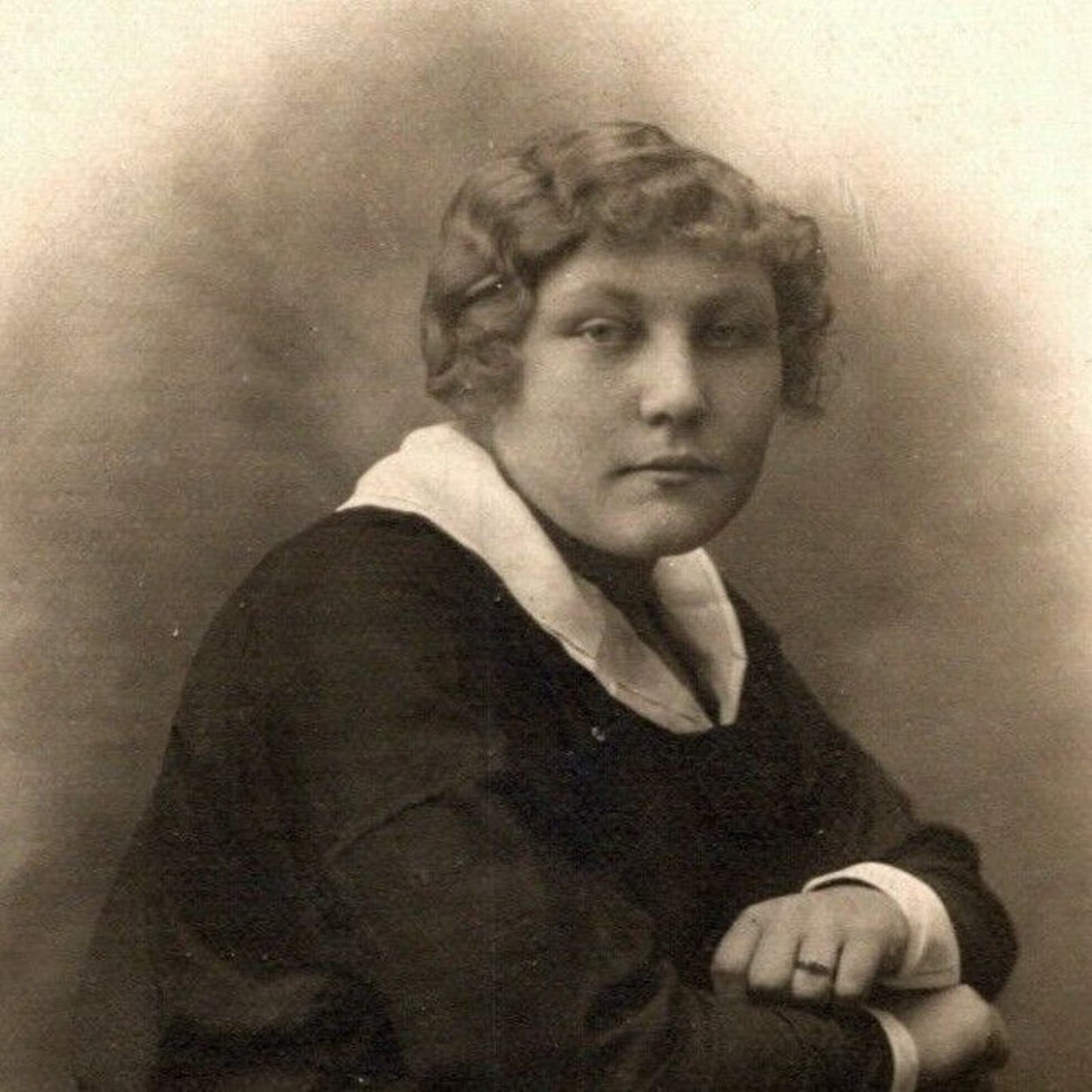 c1910 Vintage Russian RPPC* Theatre / Stage / Screen Actress Postcard (4389)