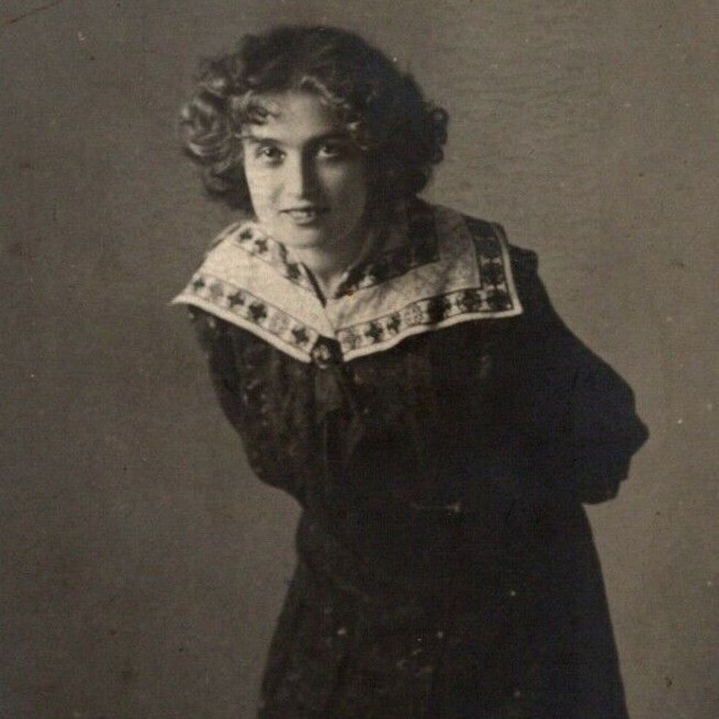 c1910 Vintage Russian RPPC* Theatre / Stage / Screen Actress Postcard (4440)