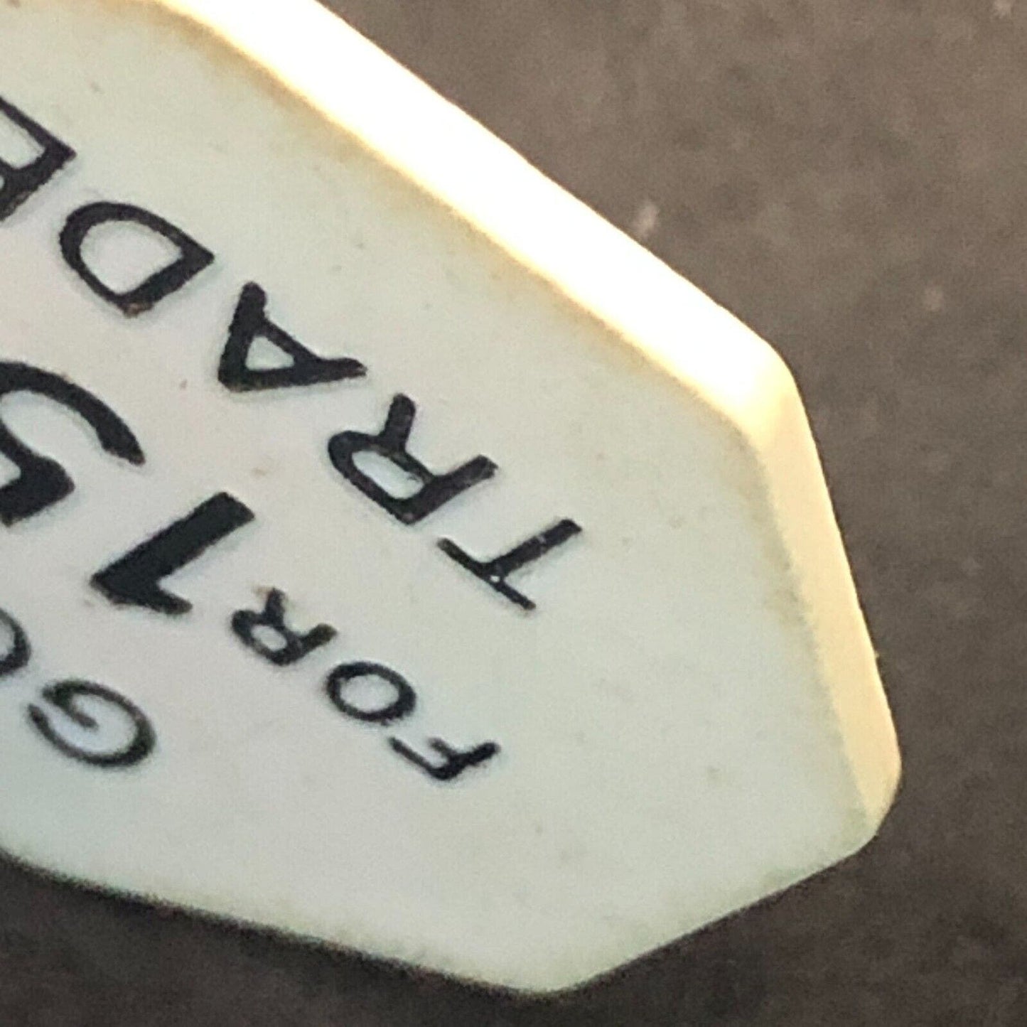Iola, WI "Sportsman's Bar" Plastic G/F 15¢ In Trade Token - 28mm c1960's-70's