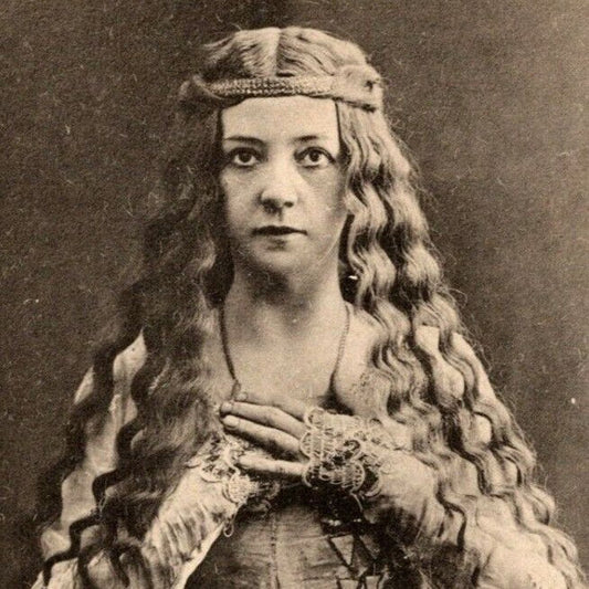 c1910 Vintage Russian Theatre / Stage / Film Actress Art Postcard (4255)