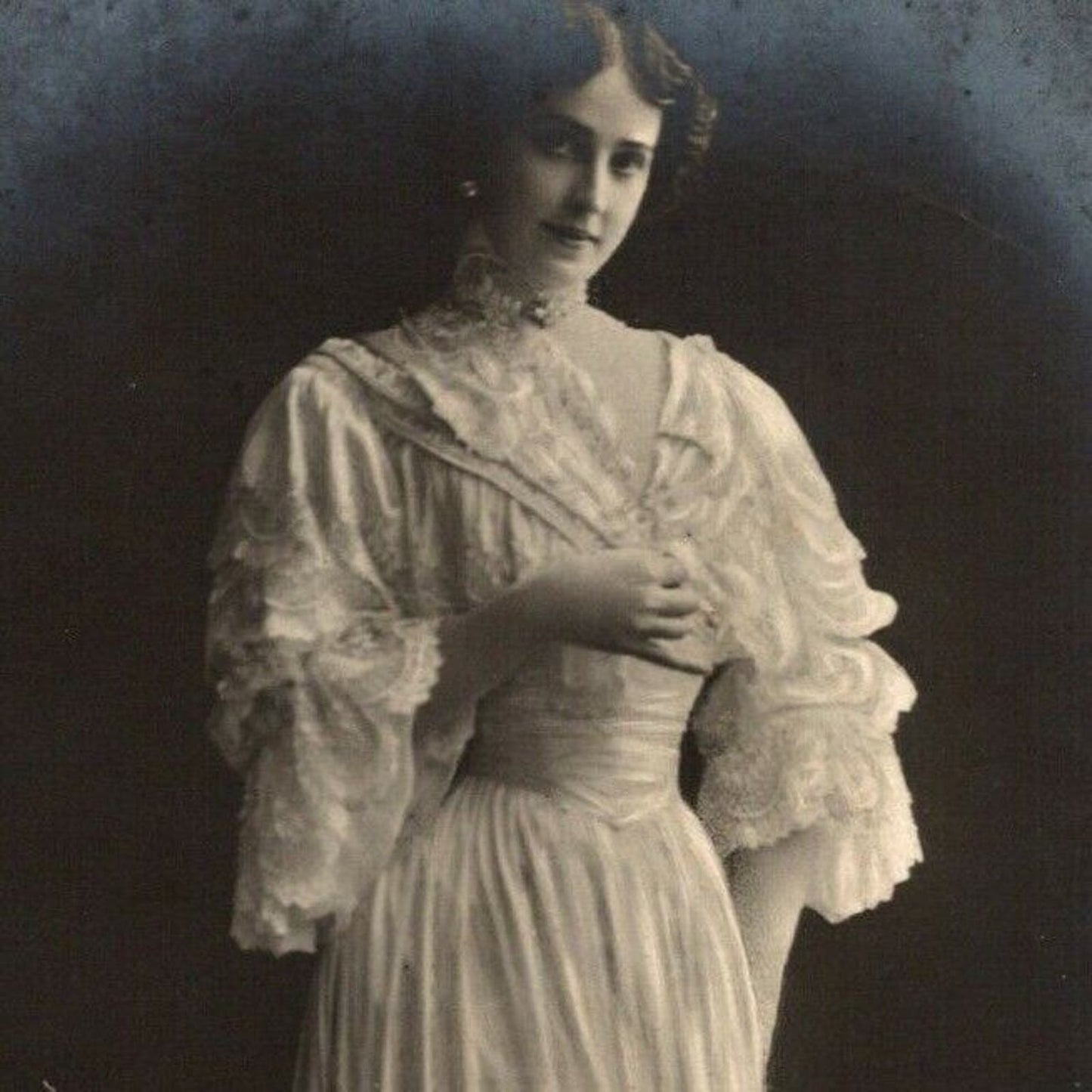 c1912 Vintage Russian RPPC* Theatre / Stage / Screen Actress Postcard (4327)