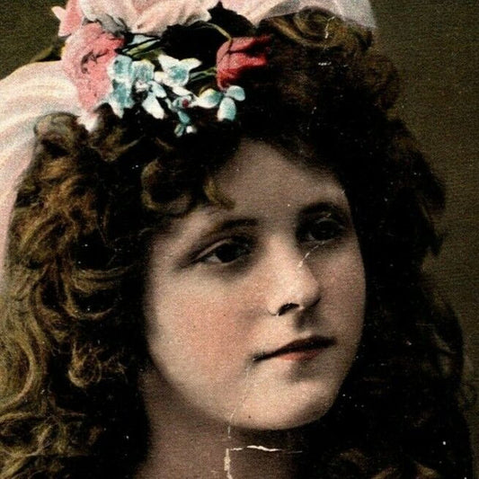 c1910 Vintage Russian RPPC* Theatre / Stage / Screen Actress Postcard (4385)