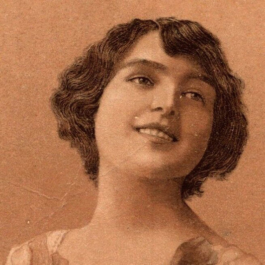 c1911 Vintage Russian Art Theatre / Stage / Screen Actress Postcard (4311)