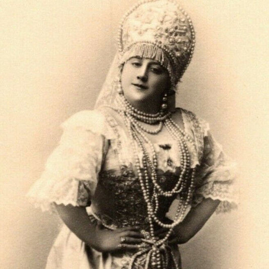 c1905 Vintage Russian RPPC* Theatre / Stage / Screen Actress Postcard (4367)