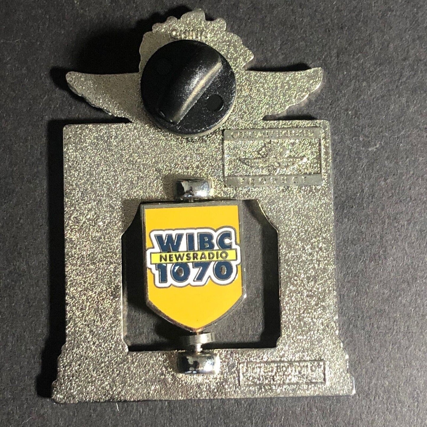 2007 Indy 500 WIBC 1070 Radio Barn Door w/ Spinner Lapel Hat Pin NOS Ltd Ed*
