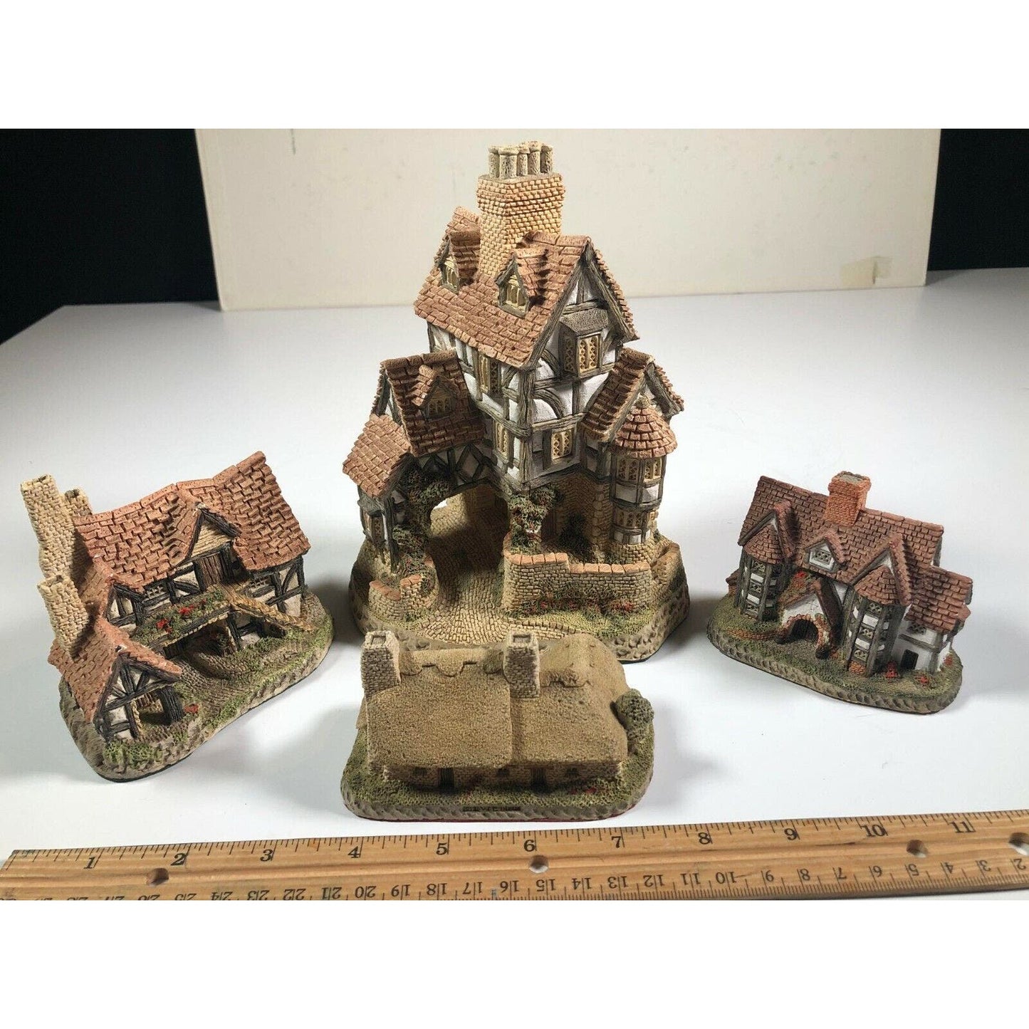 Group Of 4 David Winter Squires Hall The Bothy Meadow Bank Cottages Miniatures