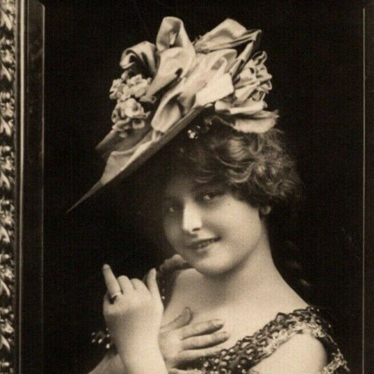 c1910 Vintage Russian RPPC* "Engaged" Theatre / Screen Actress Postcard (4333)