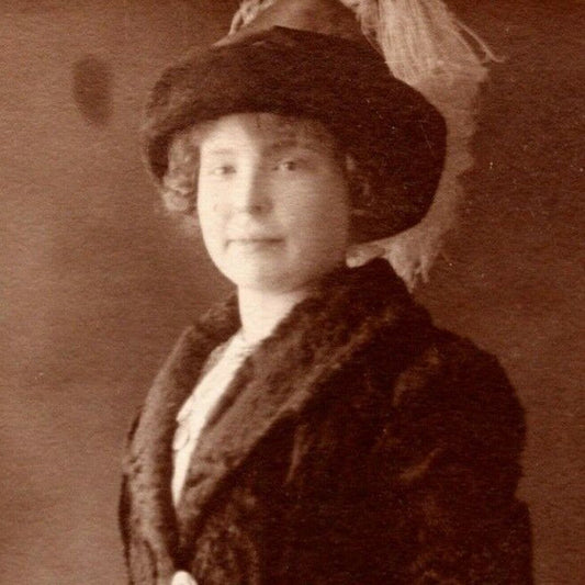 c1910 Vintage Russian RPPC* Theatre / Stage / Screen Actress Postcard (4414)