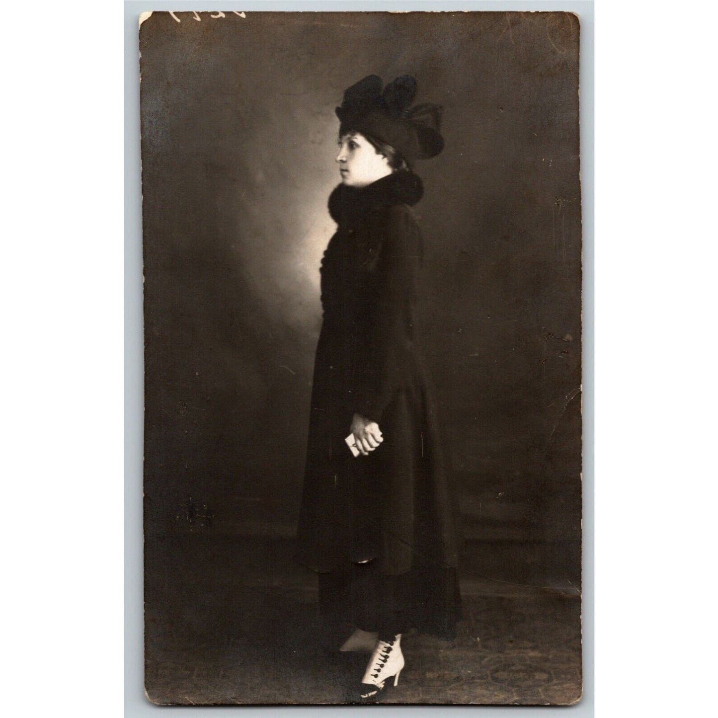 c1910 Vintage Russian RPPC* Theatre / Stage / Screen Actress Postcard (4409)