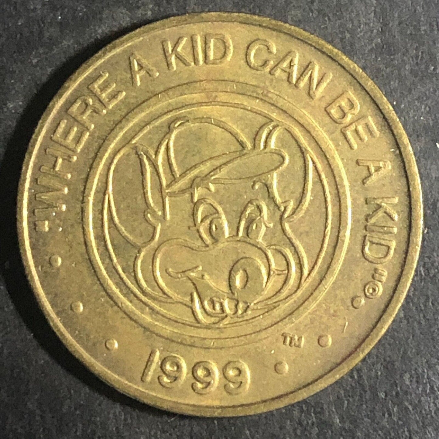 Chuck E. Cheese Brass 25c Arcade Token 1999 25mm