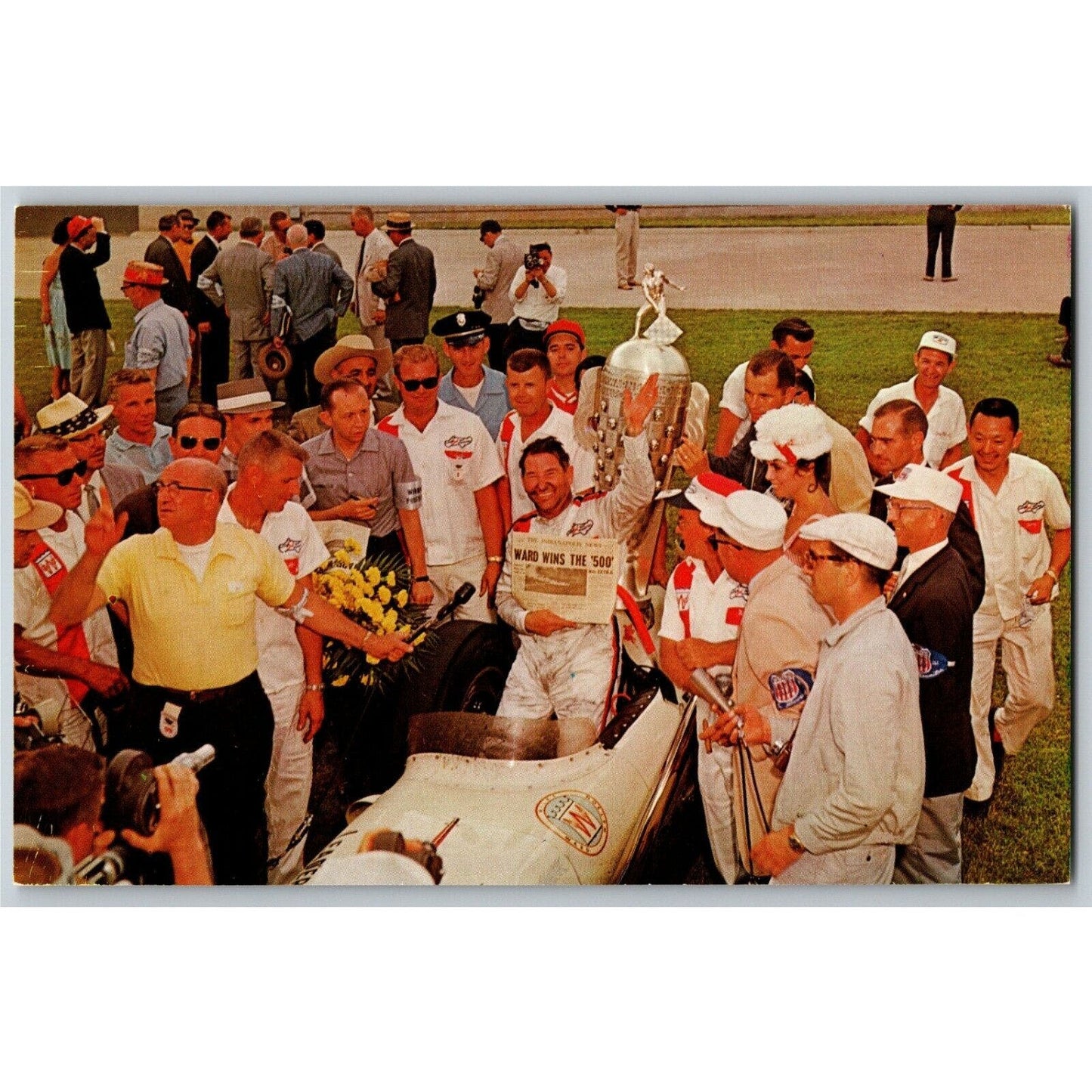 Indy 500 Postcard 1959 "Rodger Ward in 1050 Victory Lane" - Unposted VGC