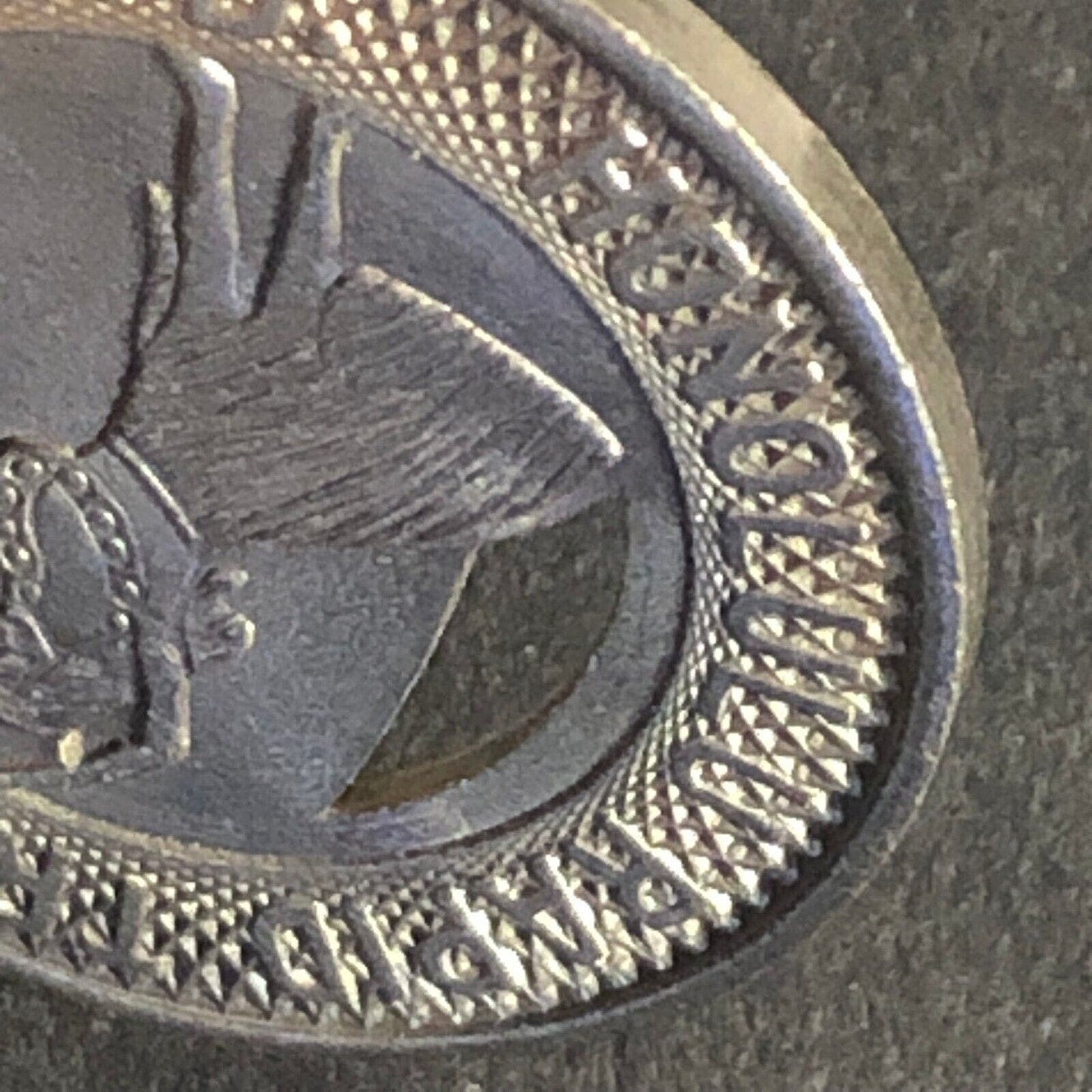 Honolulu Rapid Transit Co. 1951 White Metal Transit Token 22.78mm w/ Hula Girl