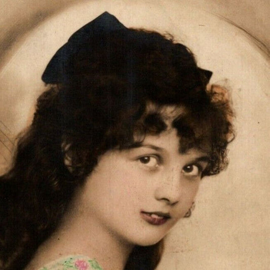 c1910 Vintage Russian Art Theatre / Stage / Screen Actress Postcard (4285)