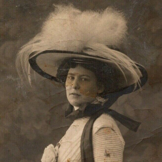 c1910 Vintage Russian RPPC* Theatre / Stage / Screen Actress Postcard (4297)