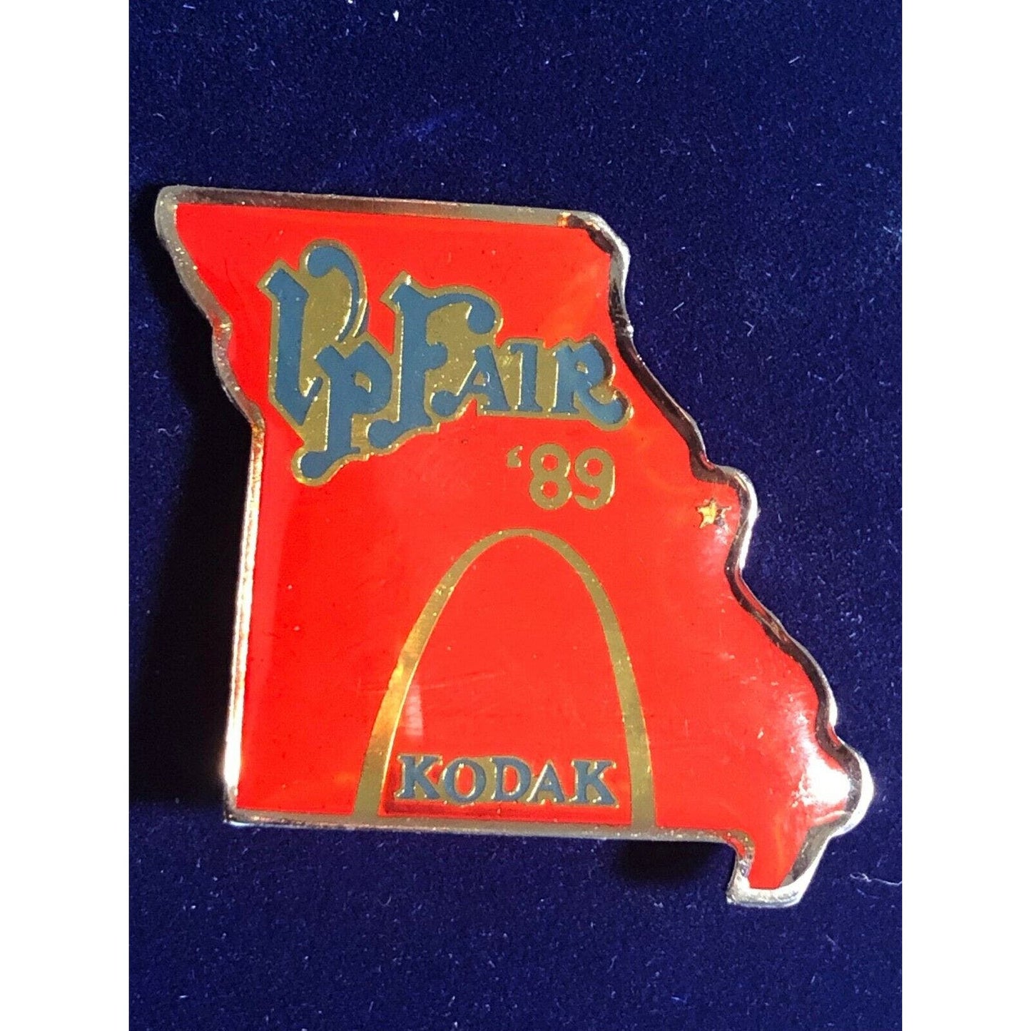 1989 Kodak Lapel Hat Pin - LP Fair w/ Gold Arch Missouri ??