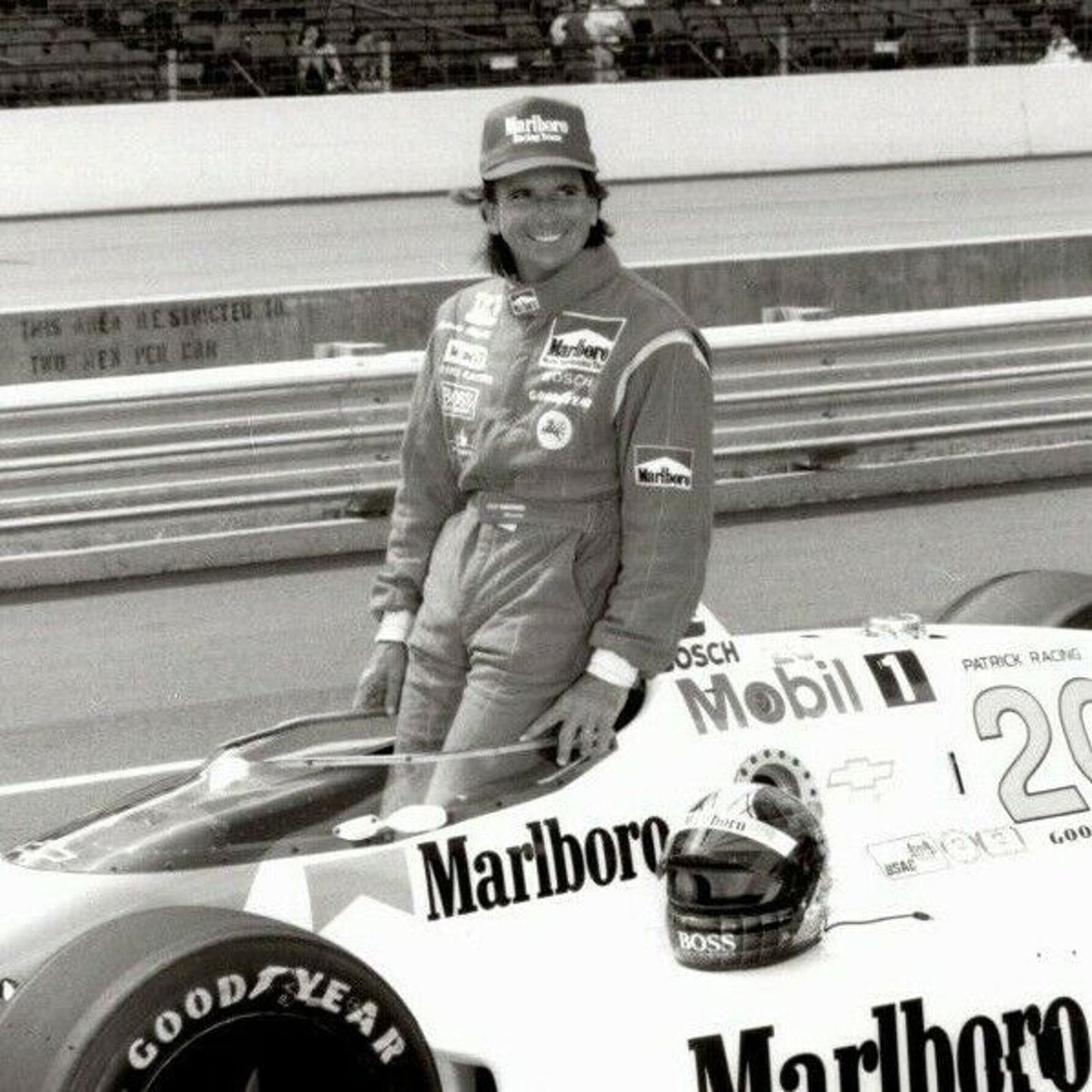 Emerson Fittipaldi Indy 500 Winner 1989 8 x 10 Glossy B&W Photograph VGC