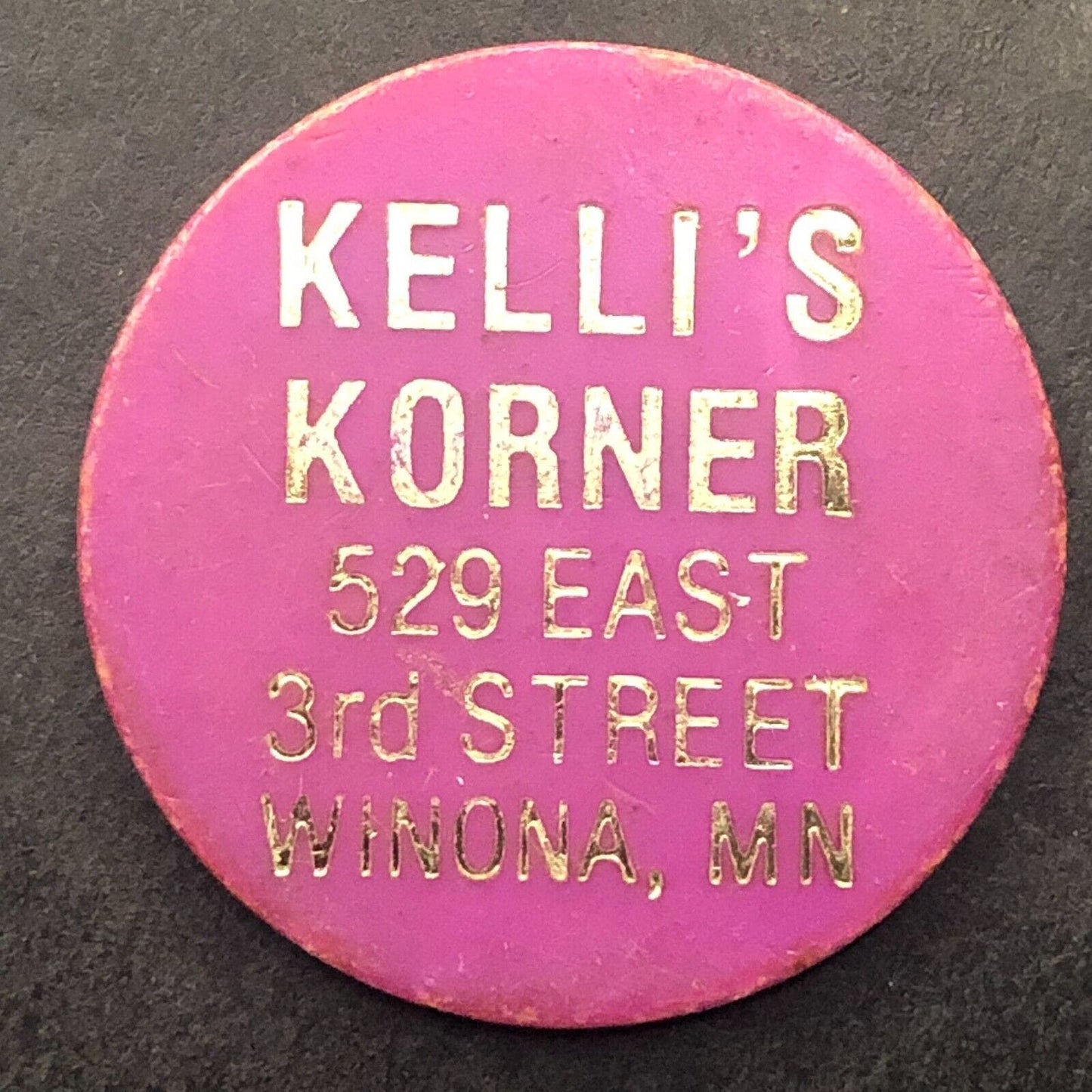 Winona, MN Kelli's Korner Plastic G/F One Mixed Drink Token 28.6mm c1970's-80's