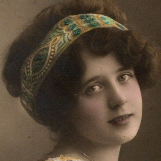 c1912 Vintage Russian RPPC* Theatre / Stage / Screen Actress Postcard (4294)