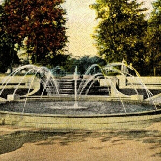 c1907-1915 Gates Circle, Buffalo, NY - Park / Water Fountain Vintage Postcard