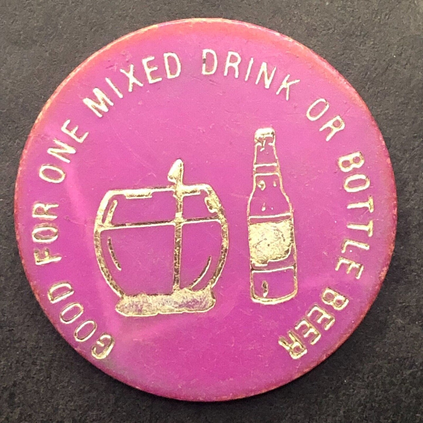 Winona, MN Kelli's Korner Plastic G/F One Mixed Drink Token 28.6mm c1970's-80's