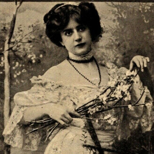 c1909 Vintage Russian RPPC* Theatre / Stage / Screen Actress Postcard (4394)