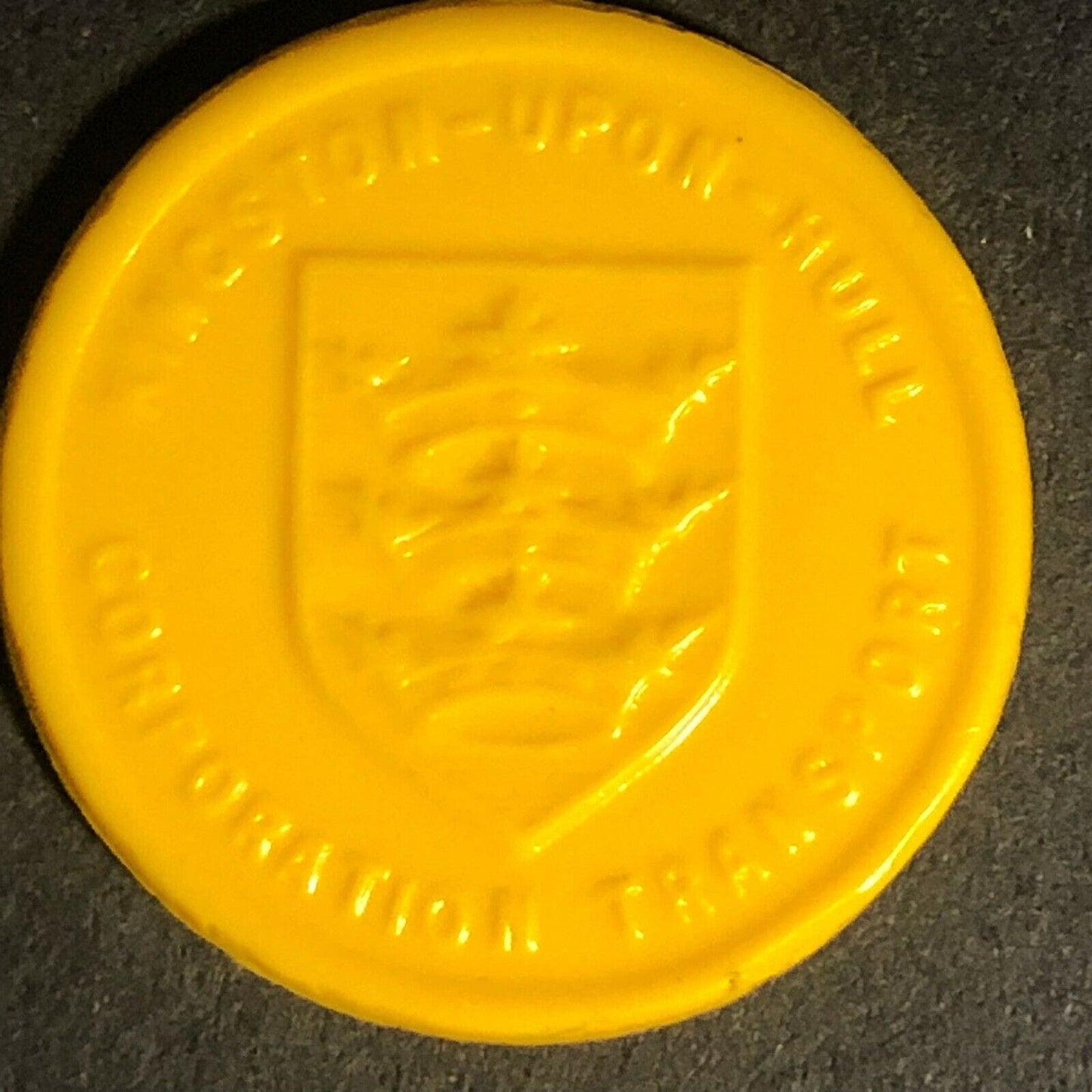 Kingston-Upon-Hull England Plastic Transport Token Yellow 11/2D 25mm c50's-60's