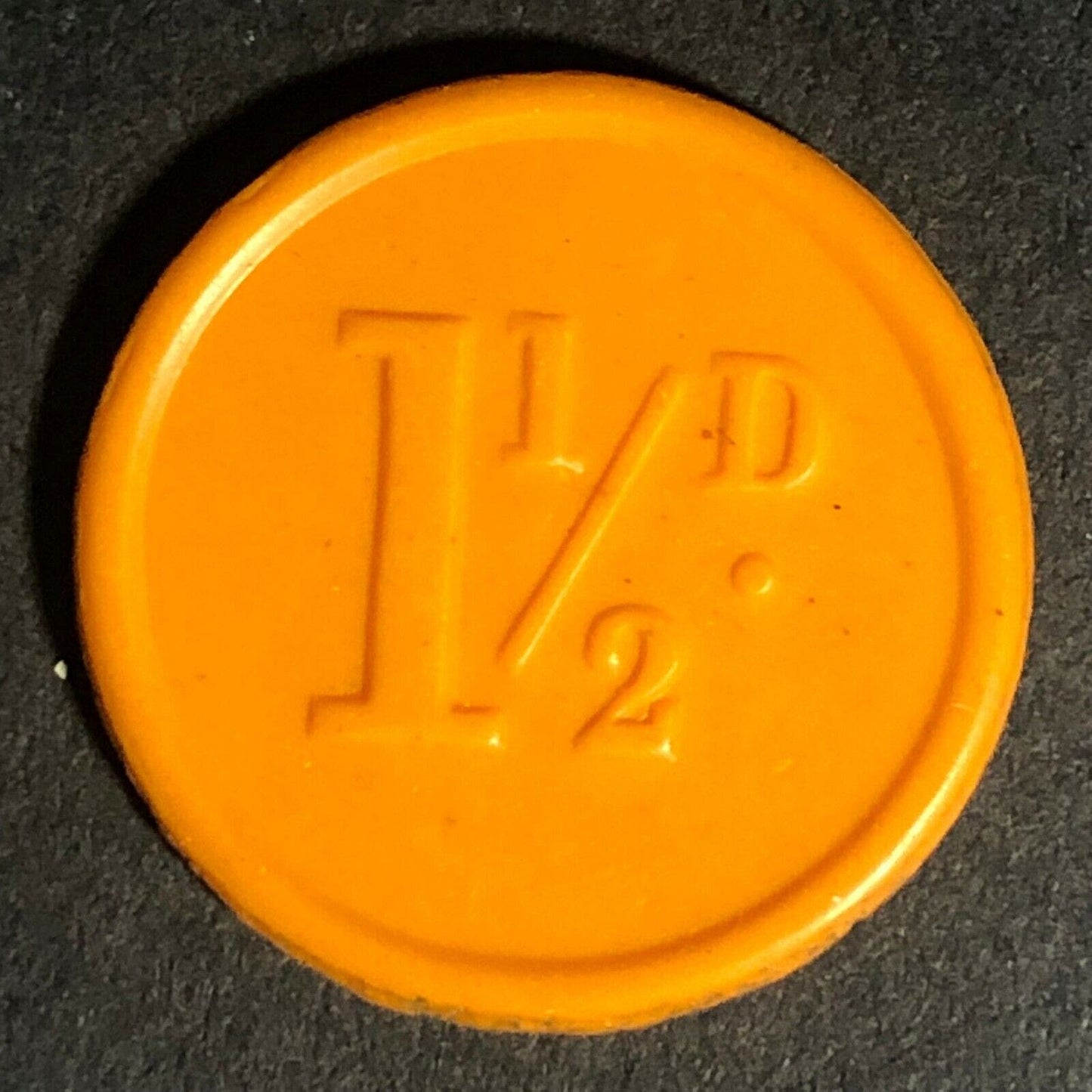 Leeds City Transport England Plastic Transit Token Butterscot 3D 21mm c50's-60's