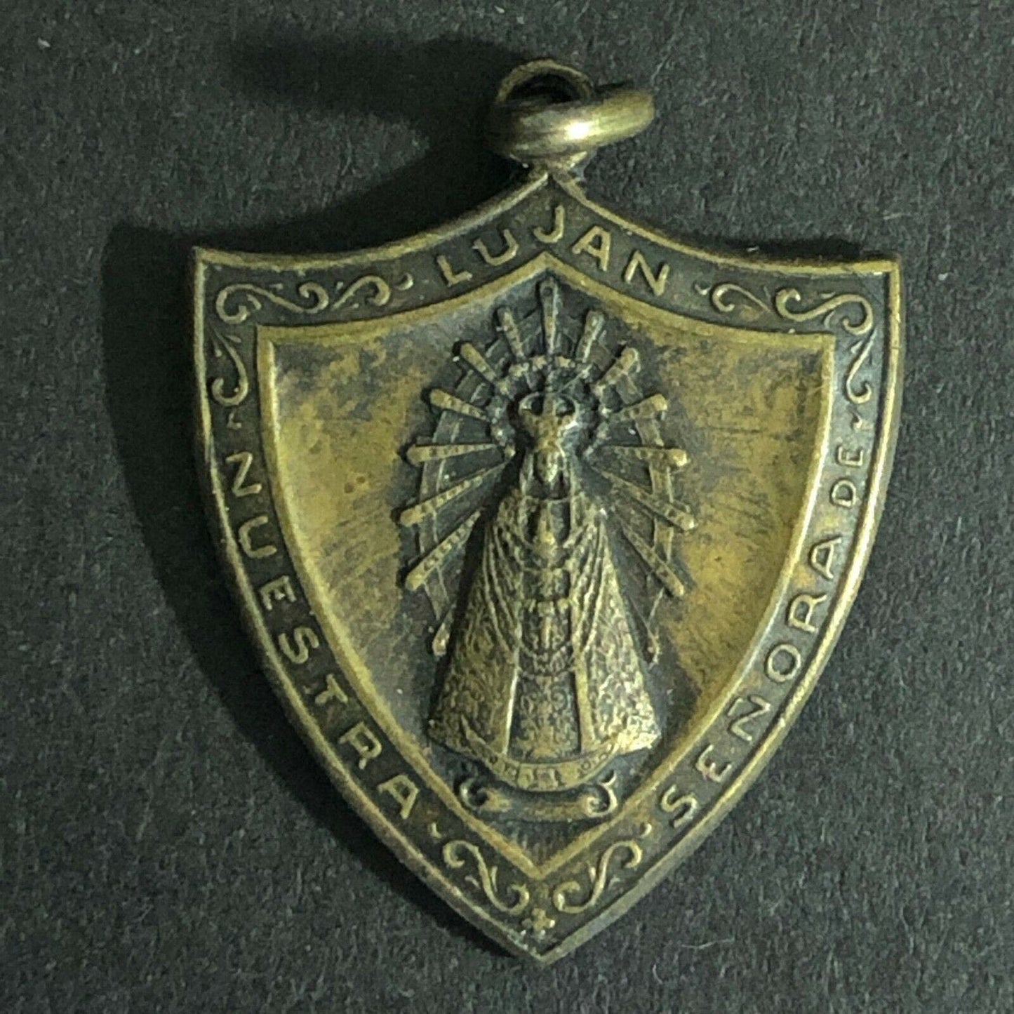 1934 XXXII Congreso Bucaristico Internacional Buenos Aires Shield Pendant