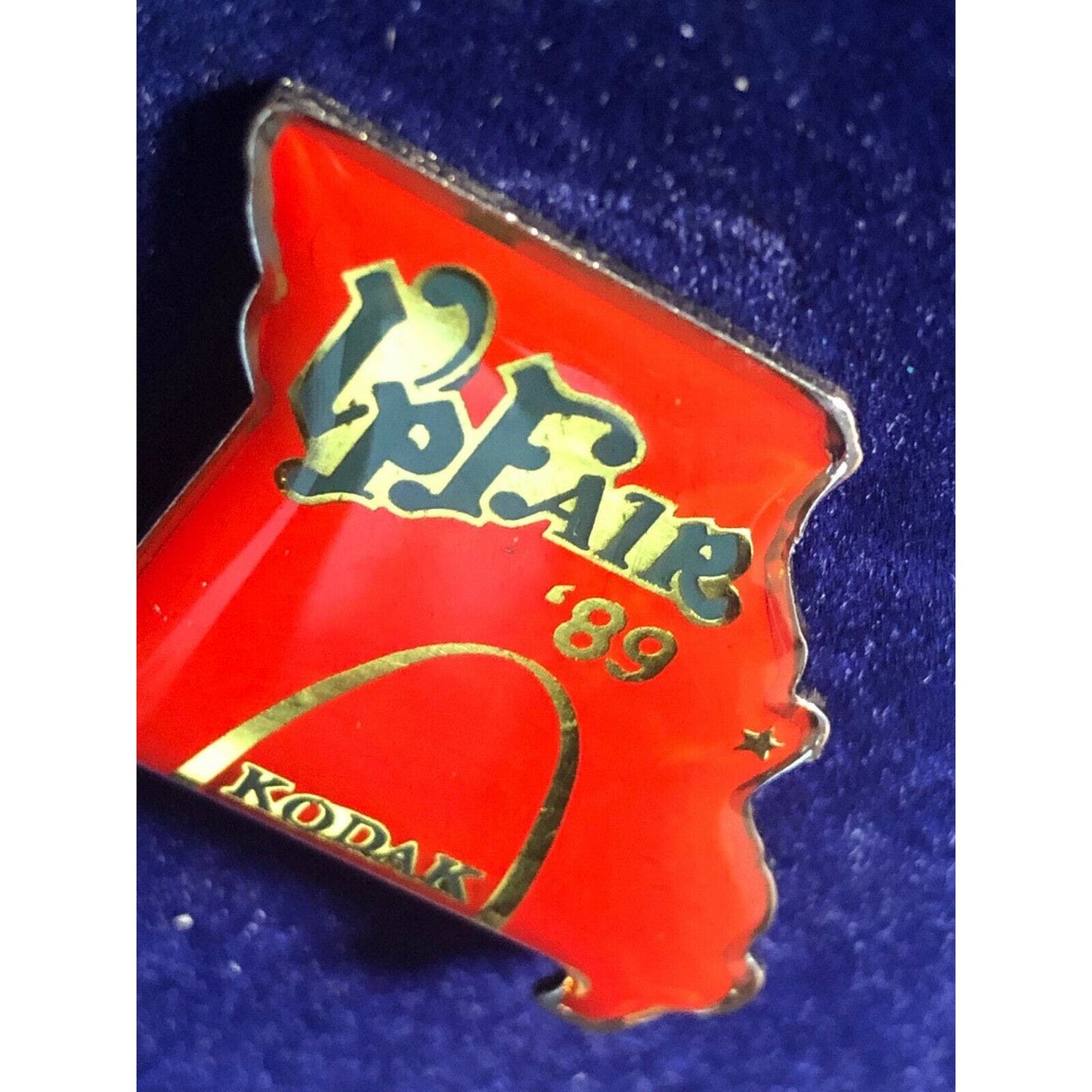 1989 Kodak Lapel Hat Pin - LP Fair w/ Gold Arch Missouri ??