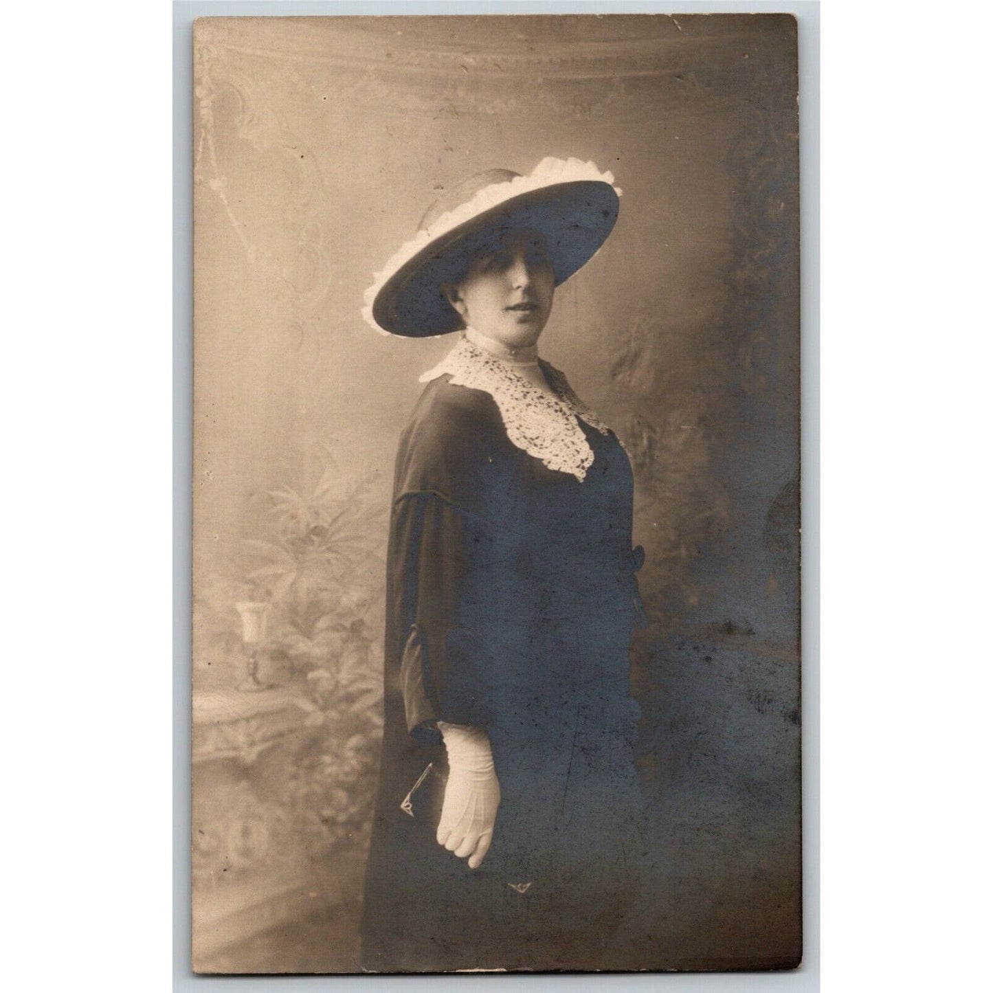 c1912 Vintage Russian RPPC* Theatre / Stage / Screen Actress Postcard (4282)